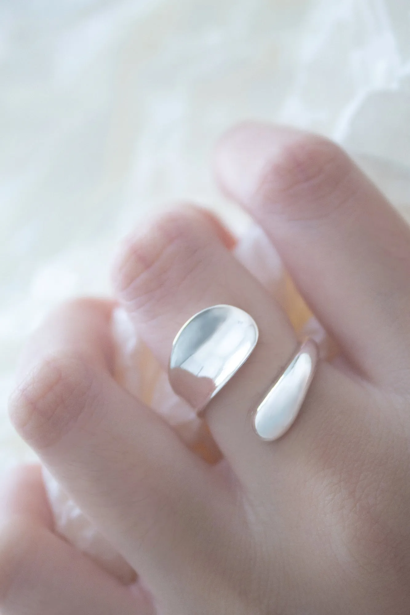 Glossy Minimalist Irregular Ring